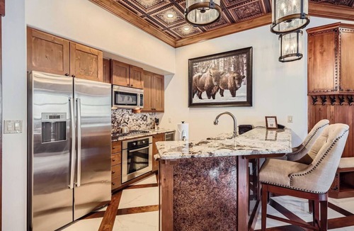 Peak 8 Apartment | Slopeside 4BR penthouse at One Ski Hill Place