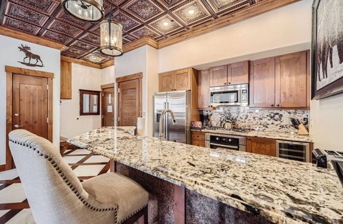 Peak 8 Apartment | Slopeside 4BR penthouse at One Ski Hill Place