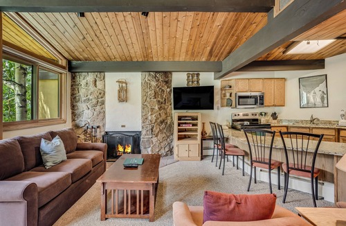 Snowmass Village Condo | 🏔️Slopeside~Hot Tub~Top Floor~Studio Standard 413🏔️