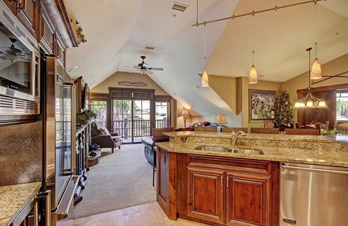 Breckenridge Cabin | Slopeside Penthouse, onsite firepit, hot tubs, gondola to town, ski locker