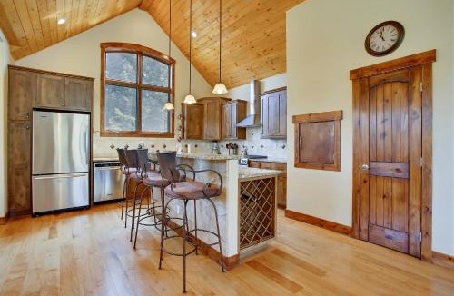 Old Town House | Slopeside Villa 126 Next To WP Resort I Steam Shower I Great Views I Private Hot Tub I Activity Program