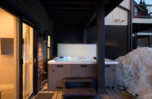 Old Town House | Slopeside Villa 135 I Private Hot Tub I Great Views I Activity Program