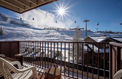 Steamboat Springs Condo | SM436 | Charming Condo | Mountain Views | Hot Tub | Ski In | Free City Bus