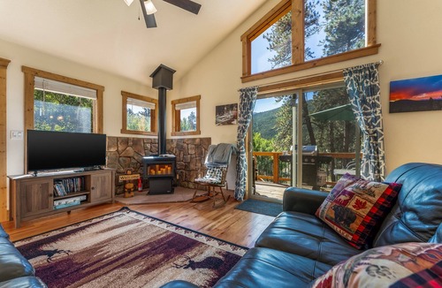 Bailey Cabin | Small Town Charm -Stunning Mtn Views - Sauna- AC - Pike Forest Paradise