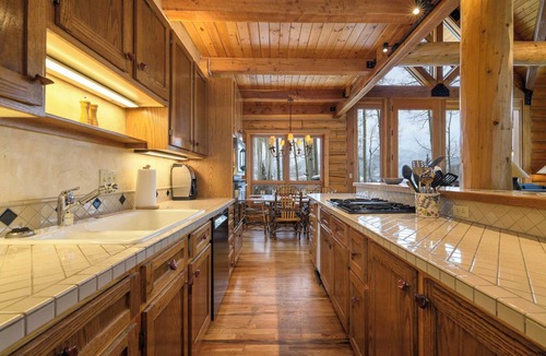 Mountain Village Cabin | Snowdrift Cabin by Avantstay Breathtaking Home w/Prime Ski Access