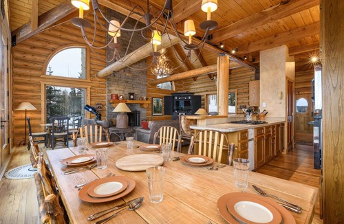 Mountain Village Cabin | Snowdrift Cabin by Avantstay Breathtaking Home w/Prime Ski Access