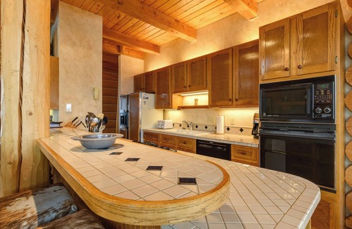 Mountain Village Cabin | Snowdrift Cabin by Avantstay Breathtaking Home w/Prime Ski Access