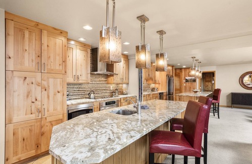 Snowmass Village Condo | Snowmass Mountain Views! Spacious Condo w/Large Kitchen, 2 Living Rooms, Pool & Outdoor Hot Tub