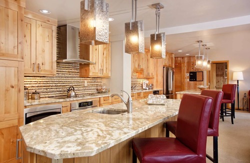 Snowmass Village Condo | Snowmass Mountain Views! Spacious Condo w/Large Kitchen, 2 Living Rooms, Pool & Outdoor Hot Tub