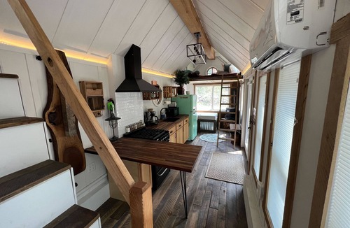Drake House | Snowshoe Hare Tiny Home at The Woolly Bugger Inn