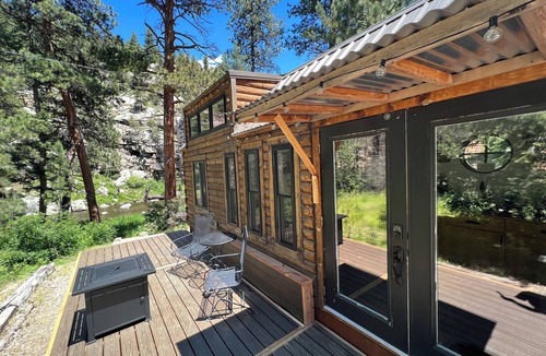 Drake House | Snowshoe Hare Tiny Home at The Woolly Bugger Inn