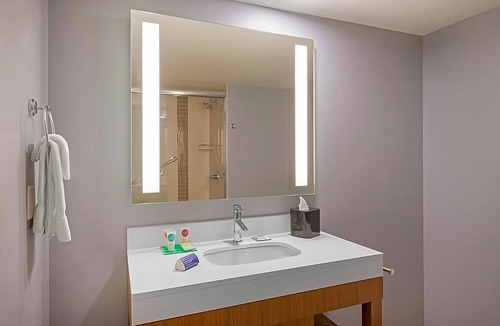Mountain House Hotel | Snowy Mountain Stay Near Keystone | Pet-Friendly & Free Breakfast