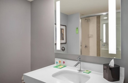 Mountain House Hotel | Snowy Mountain Stay Near Keystone | Pet-Friendly & Free Breakfast