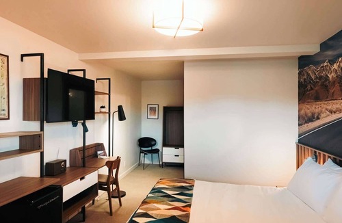 Hale Apartment | Snowy Peaks Getaway | La Vista Motel | 212