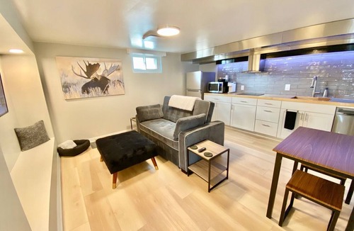 Cheyenne Apartment | Snuggle into Sweet Seclusion