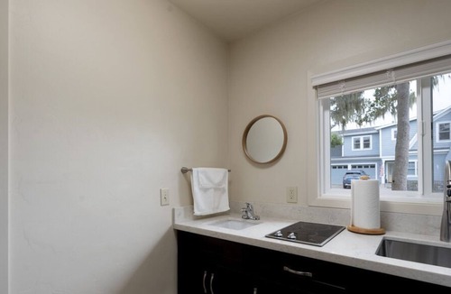 Pacific Grove Apartment | Snuggle Up - Pacific Grove Studio - Cozy Cottage