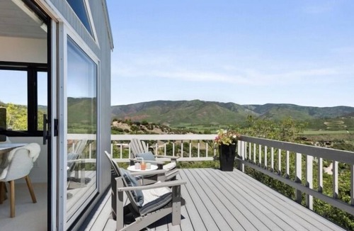 Brush Creek Village House | Solar Way House - Cozy w/spectacular views