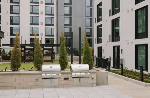 Jefferson Park Apartment | Sonder at Skyline | Two-Bedroom Apartment