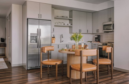 Jefferson Park Apartment | Sonder at Skyline | Two-Bedroom Apartment w/Balcony