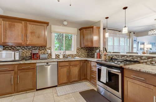 Pleasant Valley House | Songbird Sanctuary | Pet Friendly | Mid-Stay