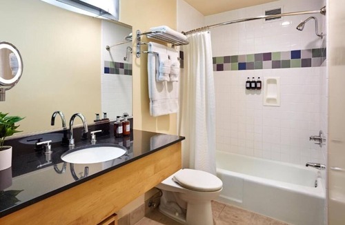 Beverly Grove Hotel | Sophisticated Retreat | Hollywood Walk of Fame - 3.5 miles | Onsite Parking