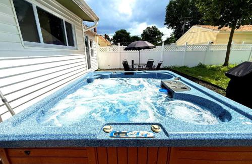 South Euclid House | South Euclid 4BR Luxe Escape with Game room and BBQ