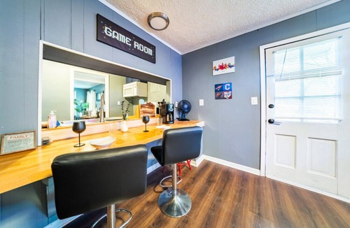 Cleveland House | South Euclid Spacious 3 BR 1.5 Bath Ranch Home