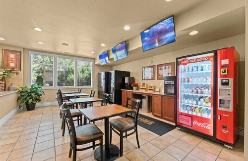 Reno/Tahoe Airport Apartment | South Reno 1BR · Pool, Events Center & Sauna