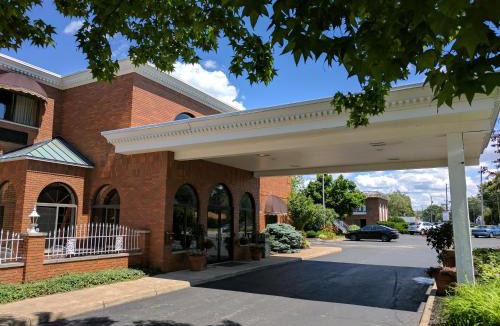 Sandusky Hotel | South Shore Inn