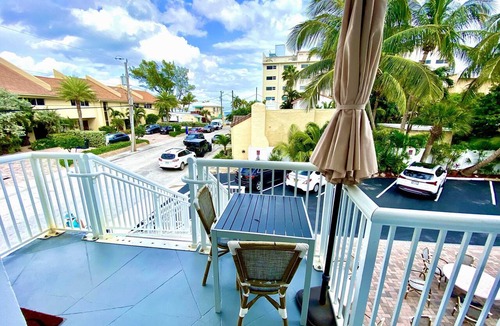 Hollywood South Central Beach Condo | Southwinds #9 for 3, King Studio Steps to Beach