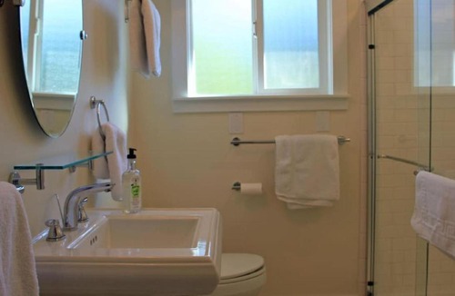 Kenwood House | Spa, Bocce, BBQ Kitchen, Wineries