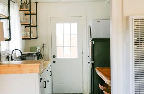 Big Bear Lake Cottage | Spa | fireplace inside & out | perfect location