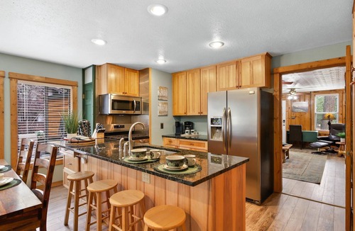 Estes Park House | SPA RIVER CABIN On River, Hot Tub, 5 Min RMNP, Steam Shower, Firepit, 2 Bath