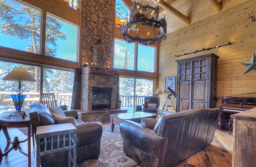 Woodmoor Cabin | Space Wrangler Lodge / Luxury Breckenridge Retreat