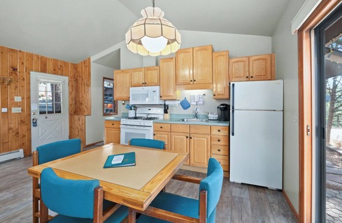 Estes Park Cabin | Spacious 1-bedroom cabin with king bed in Estes Park close to RMNP!