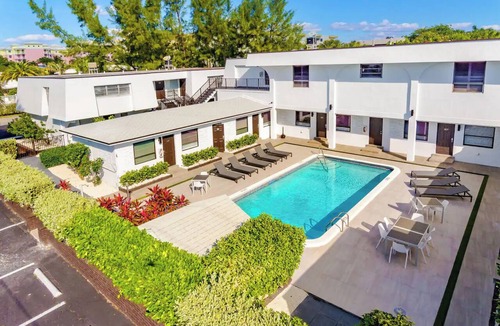 Deerfield Beach Apartment | Spacious 1BR #107 | Sleeps 4 | Beach Walk