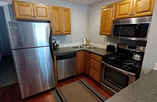 South Side Slopes House | Spacious 2BR South Side Retreat - Free Parking - Fast WiFi