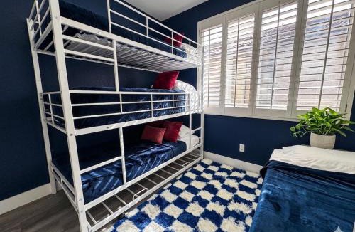 Spring Valley House | Spacious 3-Bed Family Retreat WiFi & Parking