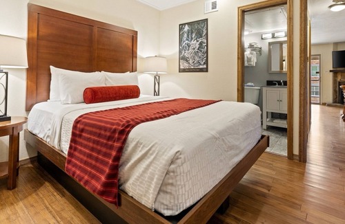 Avon Hotel | Spacious 3 Bedroom Suite, free parking, heated pool, hot tubs, fitness room.