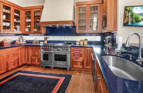 Gypsum House | Spacious 4 bdr house on golf course in Vail Valley with views