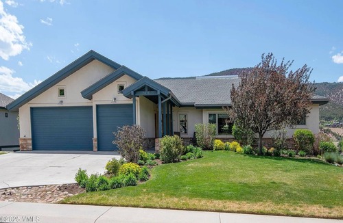 Gypsum House | Spacious 4 bdr house on golf course in Vail Valley with views