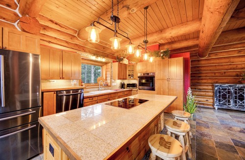 Colorado Springs House | Spacious 4-bedroom log cabin in beautiful Colorado Springs with fitness room