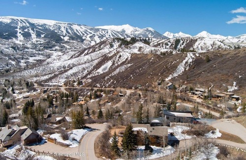Snowmass Village House | Spacious 4-bedroom house in Snowmass Village with a beautiful view.