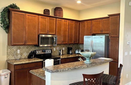 River Oaks House | Spacious 4 bedroom/2.5 bathrooms/Private Free-Standing House