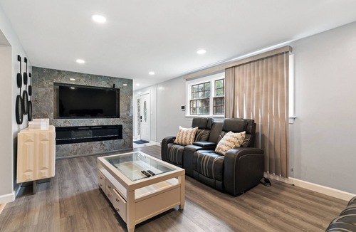 Eastvue House | Spacious 4-bedroom house in fantastic Pittsburgh with AC.