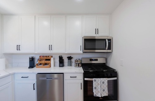 Old Brooklyn House | Spacious 4-bedroom house in awesome Cleveland with AC, WiFi