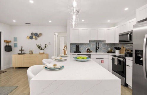 Highland Garden House | Spacious 4-bedroom house with a pool in fabulous Hollywood, FL