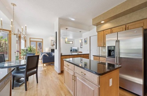 Dupont House | Spacious 4-bedroom house with large yard, BBQ in Quiet Neighborhood