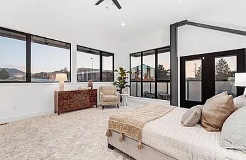 Superior House | Spacious 4-bedroom house in charming Superior Modern Home with AC