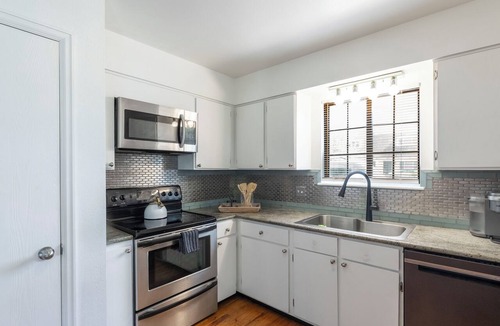 Washington Virginia Vale House | Spacious 4-bedroom house in superb Denver with AC comfort